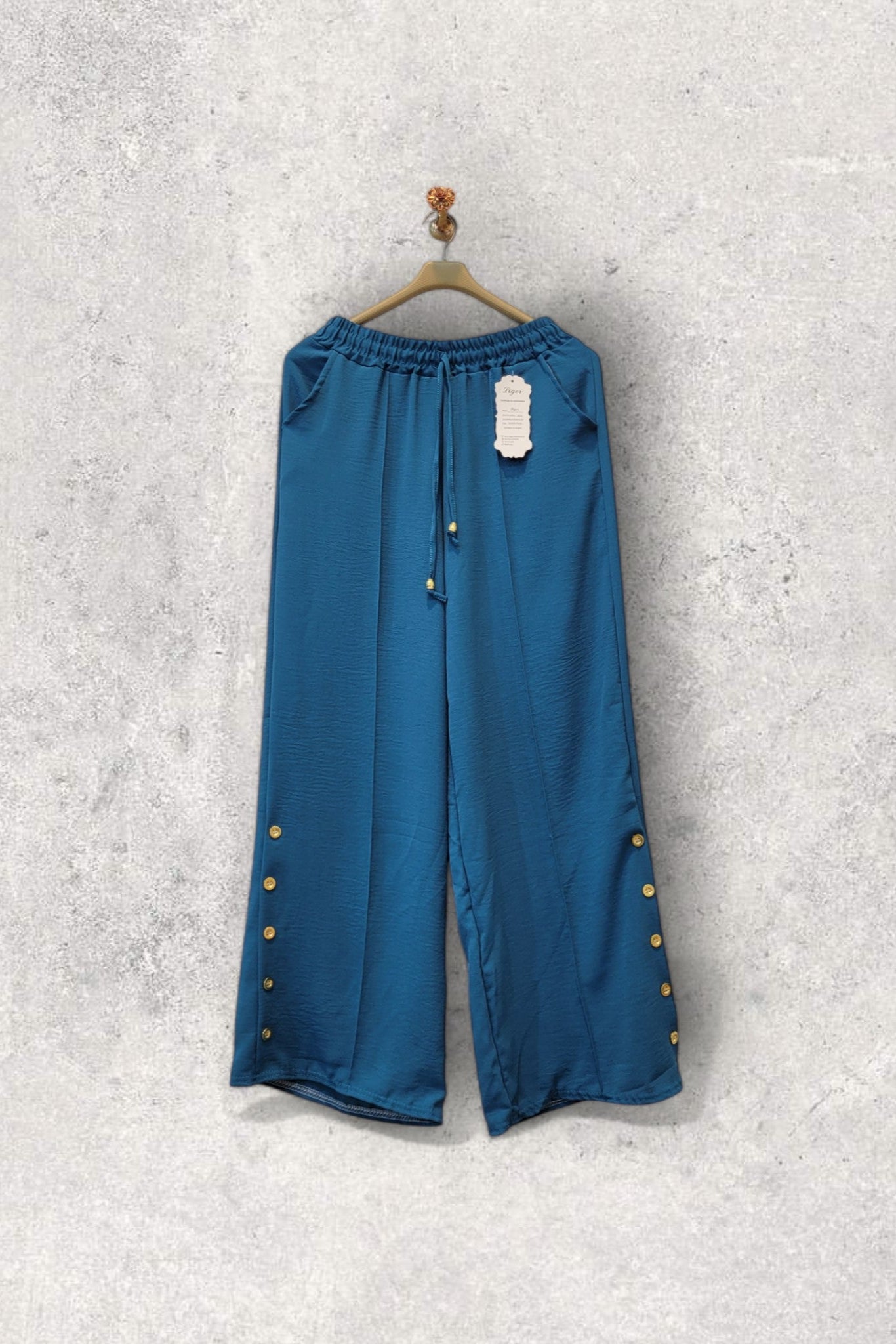 Gold bottom Button